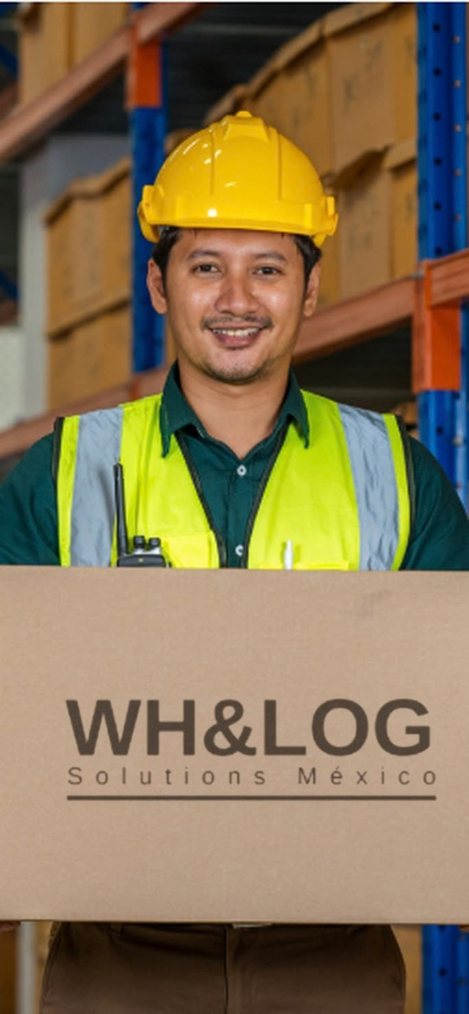 Colaborador de WH&LOG en el almacén